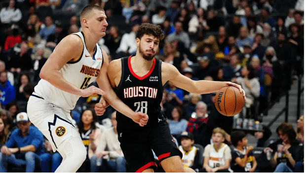 Los Denver Nuggets se preparan para medirse ante los Houston Rockets. Créditos a Ron Chenoy-Imagn Images.