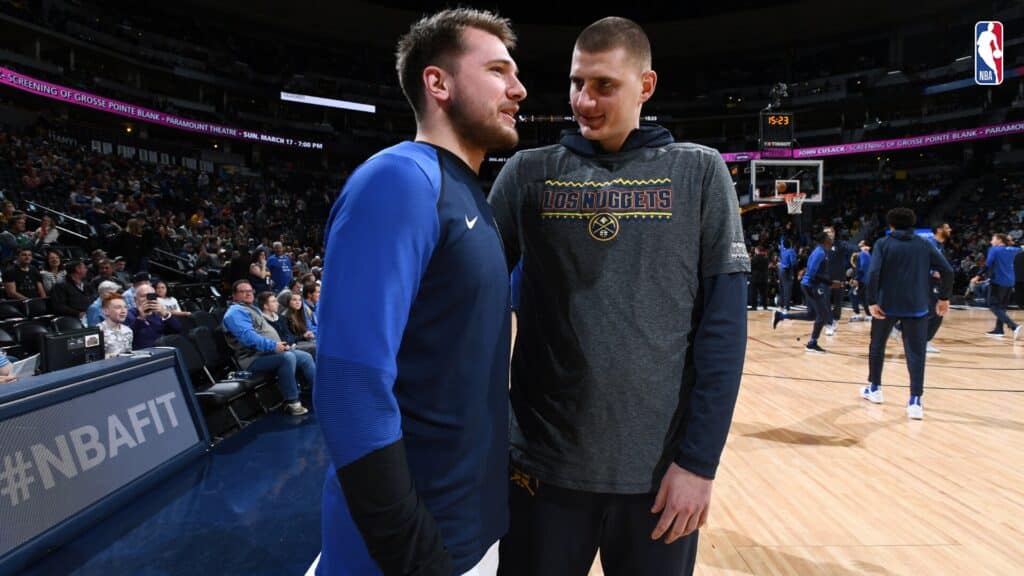 Nikola Jokic junto a Luka Doncic. Créditos a Sport Illustrated.